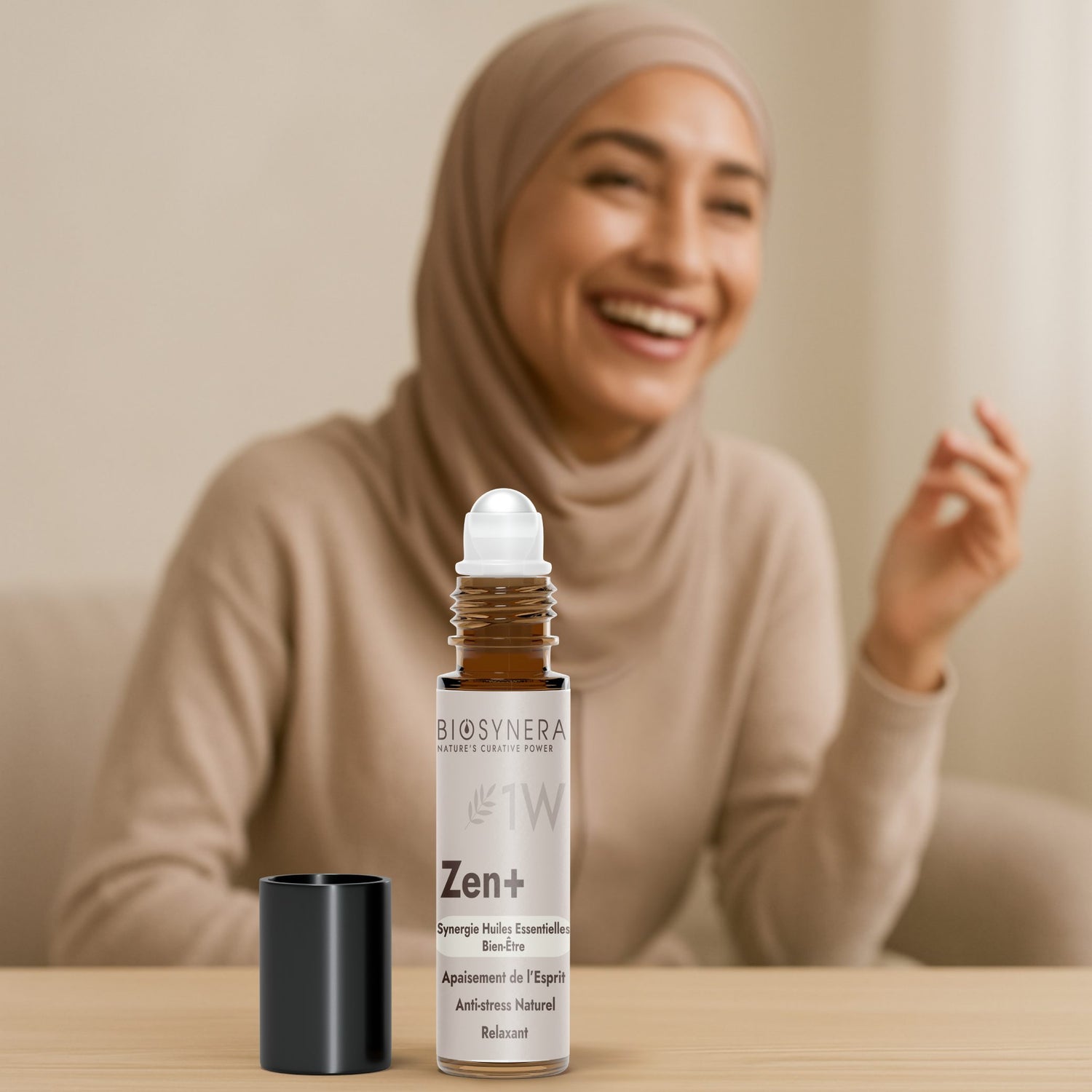 synergie bienetre antistress huiles essentielles naturelles femme souriante roll on